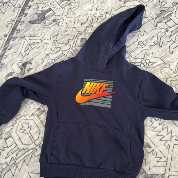 Nike 4T jogger set some minor washer stains but still very good condition. - Picture 2 of 4